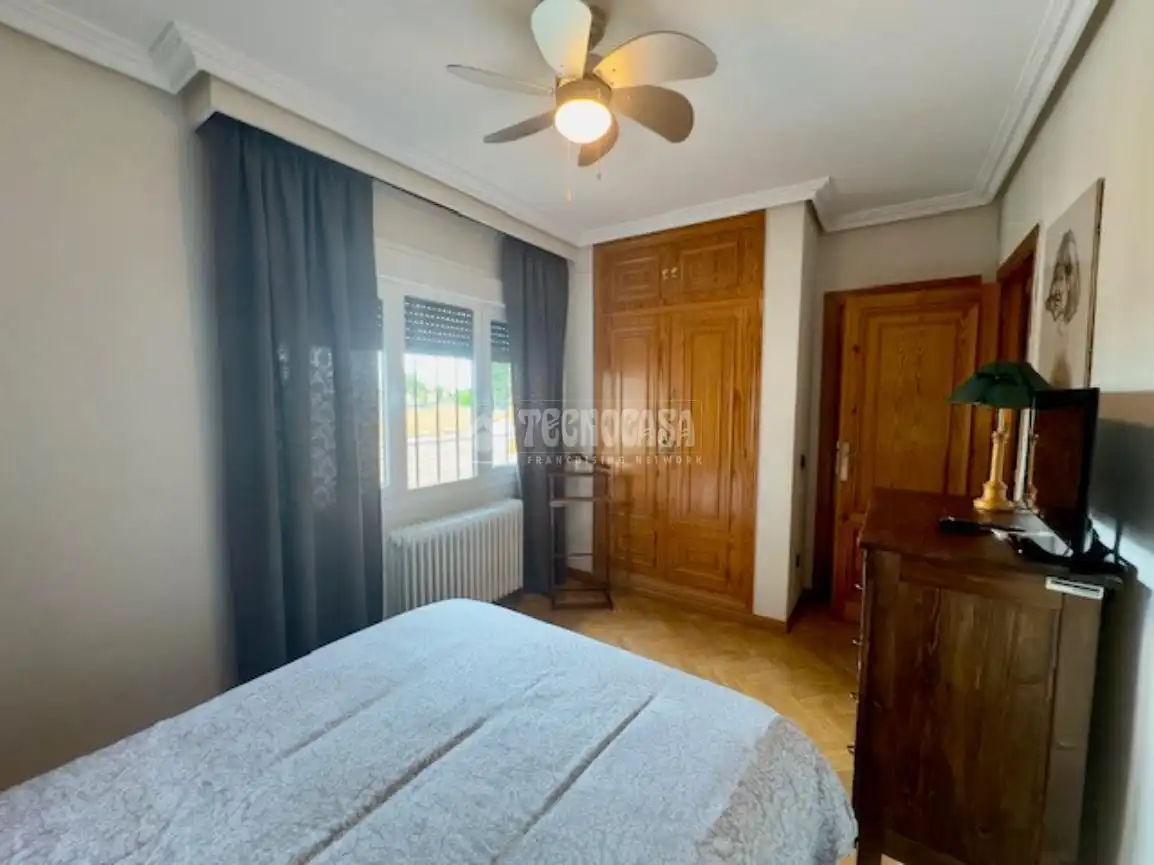 Bedroom of Detached homes for sale in Las Rozas de Madrid  with Air Conditioner, Heating and Private garden