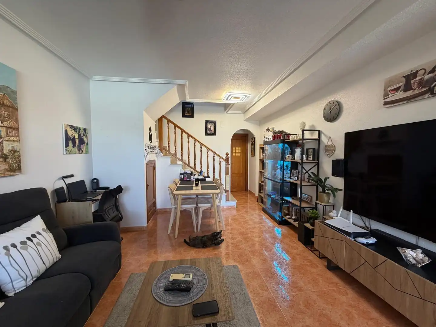 Sala de estar de Casa adosada en venta en Torrevieja con Jardín privado, Terraza y Amueblado
