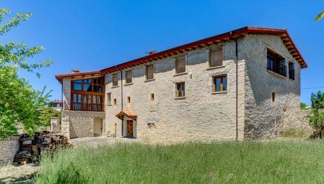 Casa-chalet en Venta en Barrio San Juan, Quincoces de Yuso, Spain, -1 en Valle de Losa