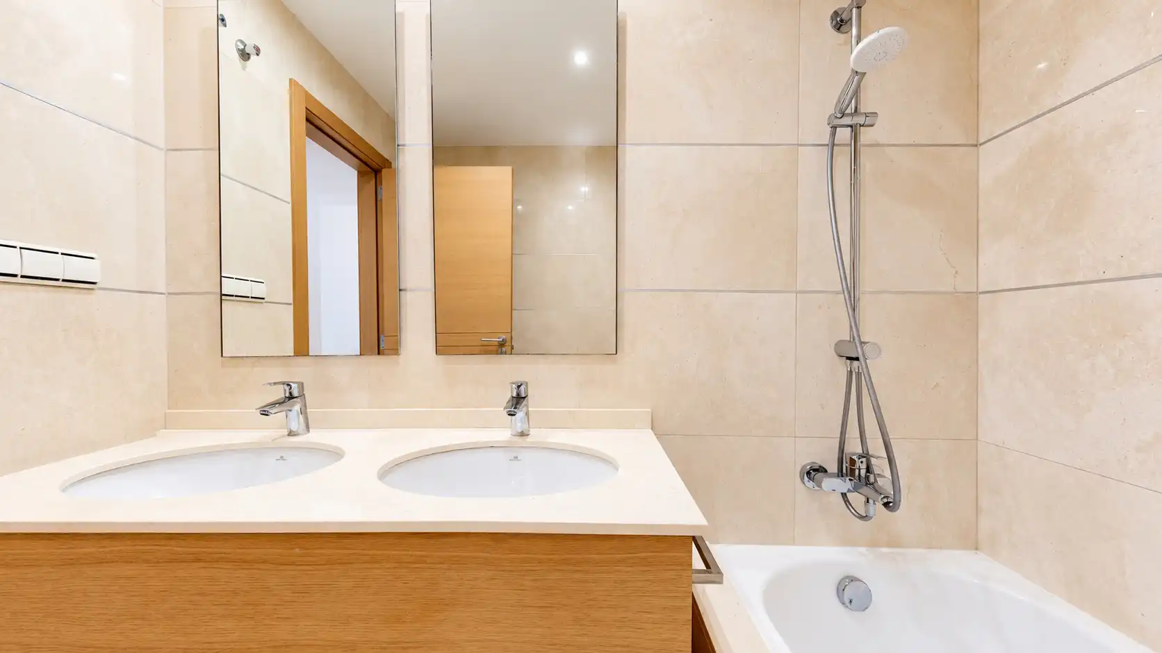 Badezimmer von Wohnung zum Verkauf in Casares mit Klimaanlage, Heizung und Terrasse