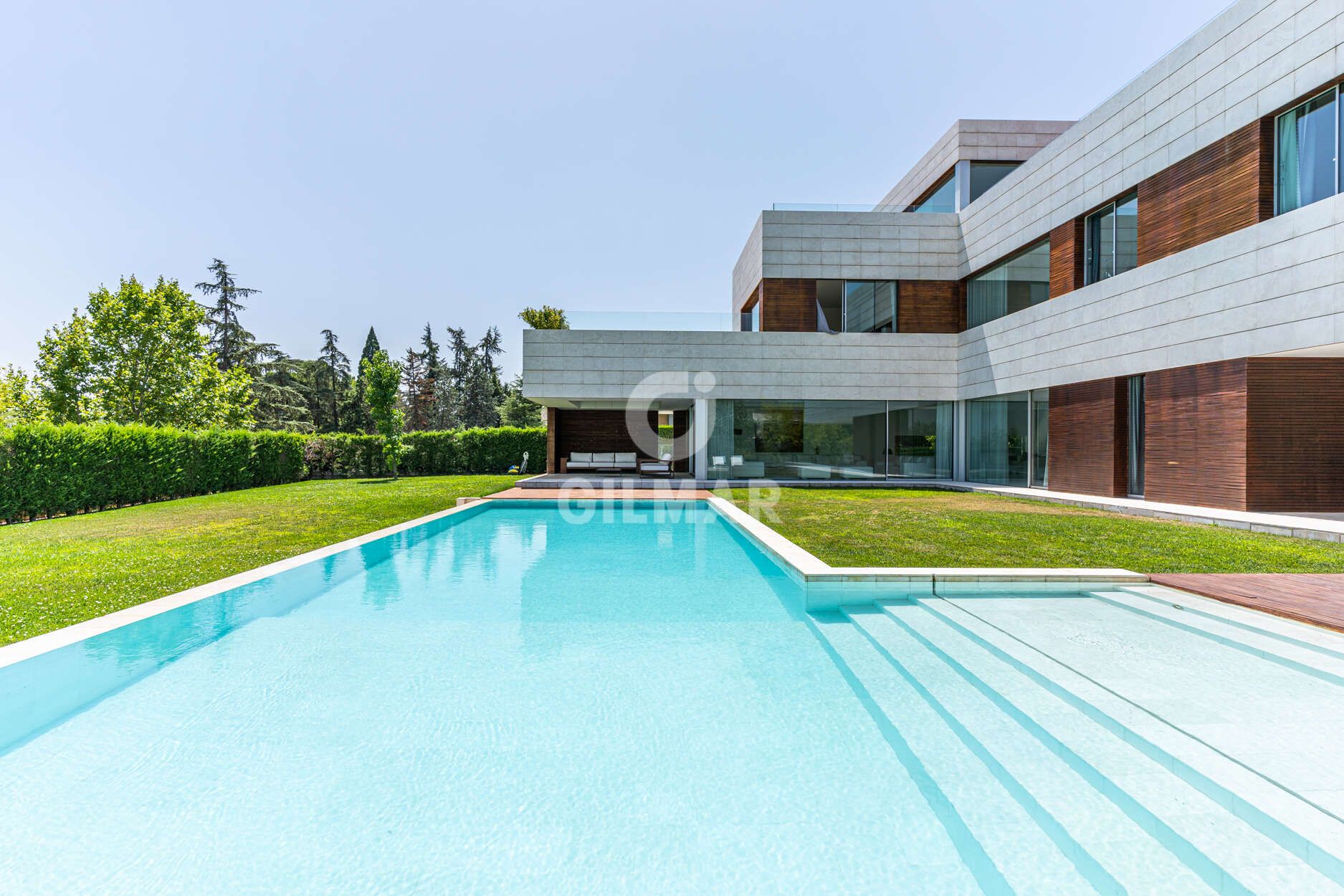 Jardí de Casa o xalet en venda en  Madrid Capital amb Calefacció i Piscina