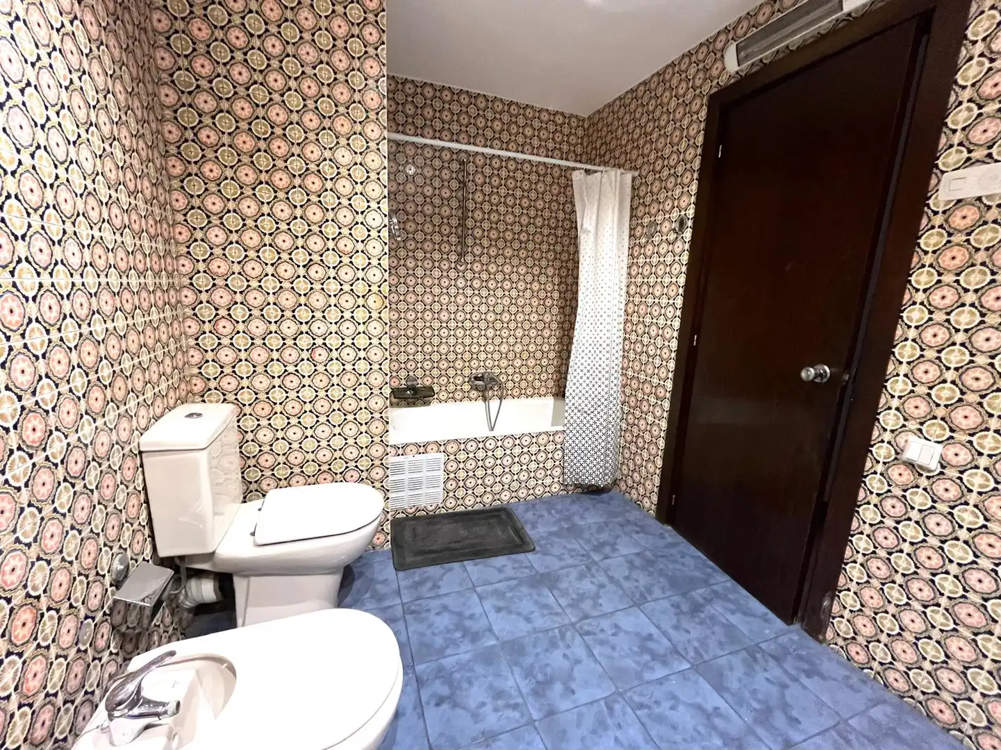 Baño de Piso de alquiler en Valencia con Aire acondicionado, Amueblado y Balcón