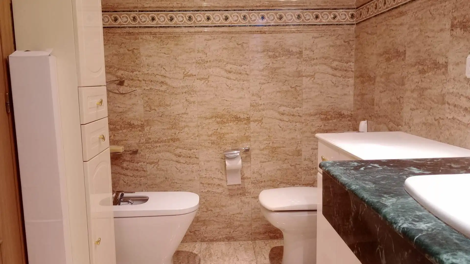 Baño de Piso en venta en Benidorm con Aire acondicionado, Calefacción y Jardín privado