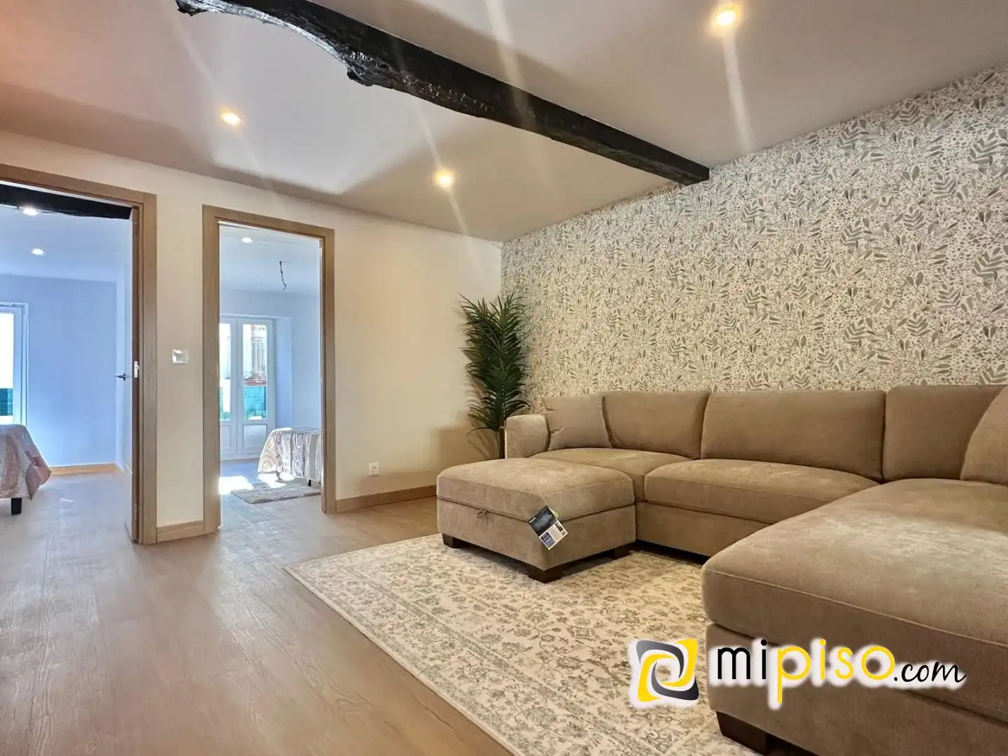 Sala de estar de Piso en venta en Laredo con Calefacción, Amueblado y Balcón