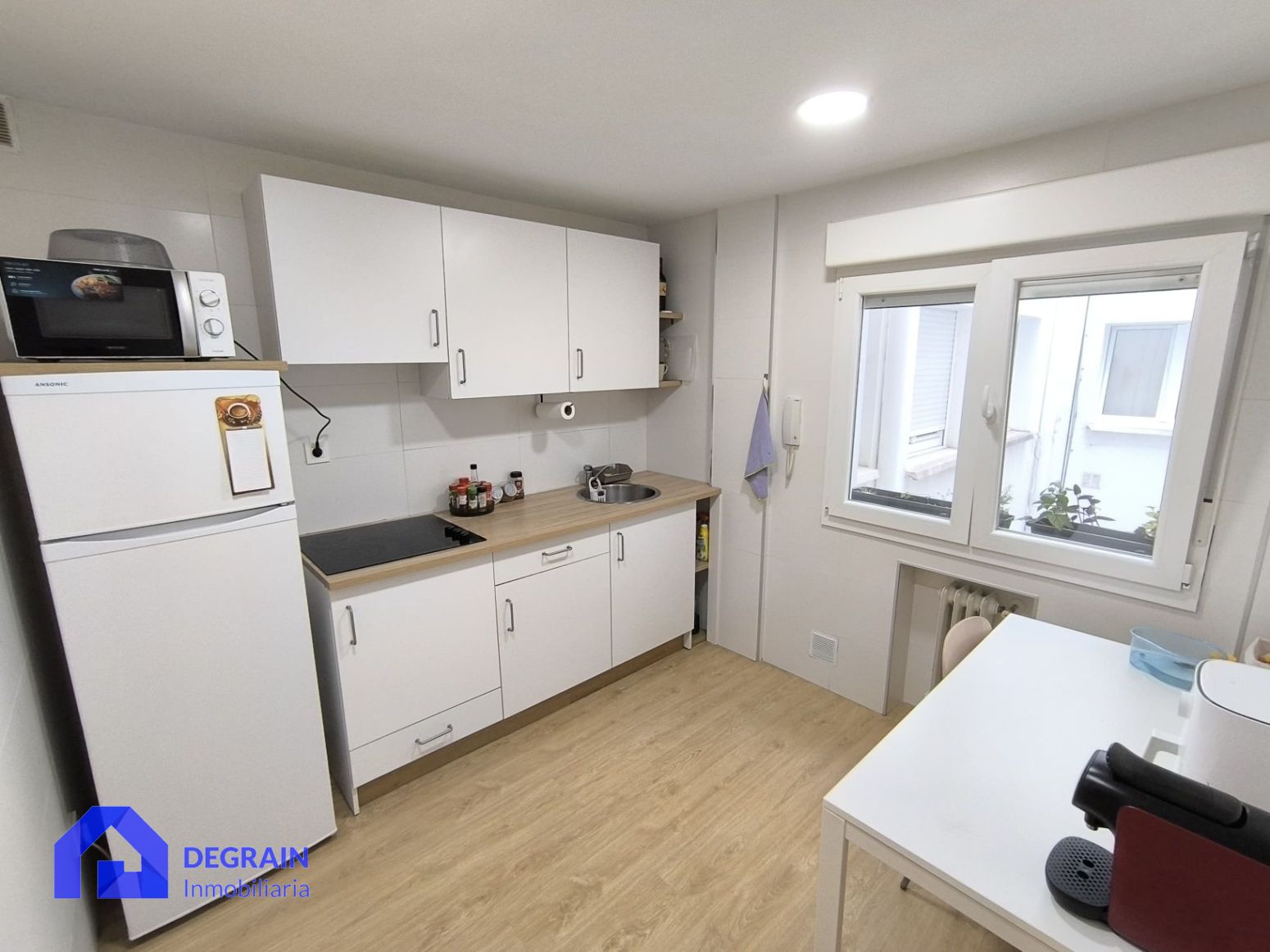 Cuina de Pis en venda en Oviedo  amb Calefacció