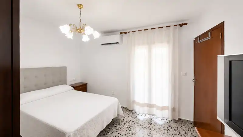 Dormitori de Casa o xalet en venda en Vélez-Málaga amb Aire condicionat, Terrassa i Moblat