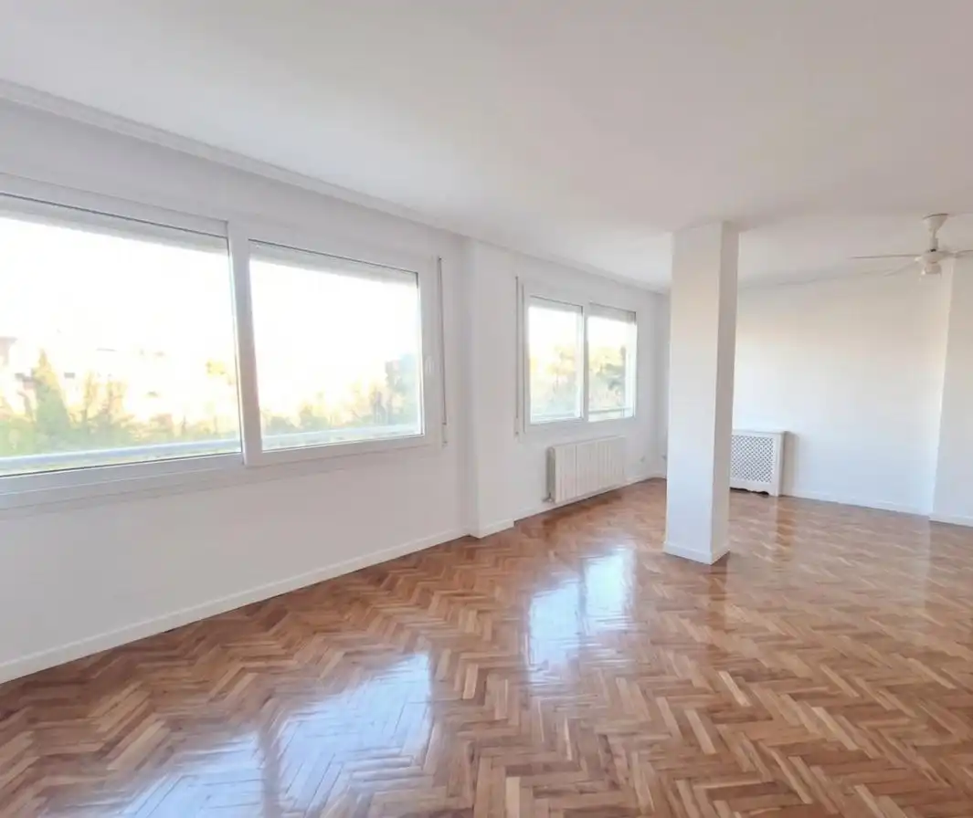 Habitación de Piso en venta en Madrid con Parquet, Trastero y Piscina comunitaria