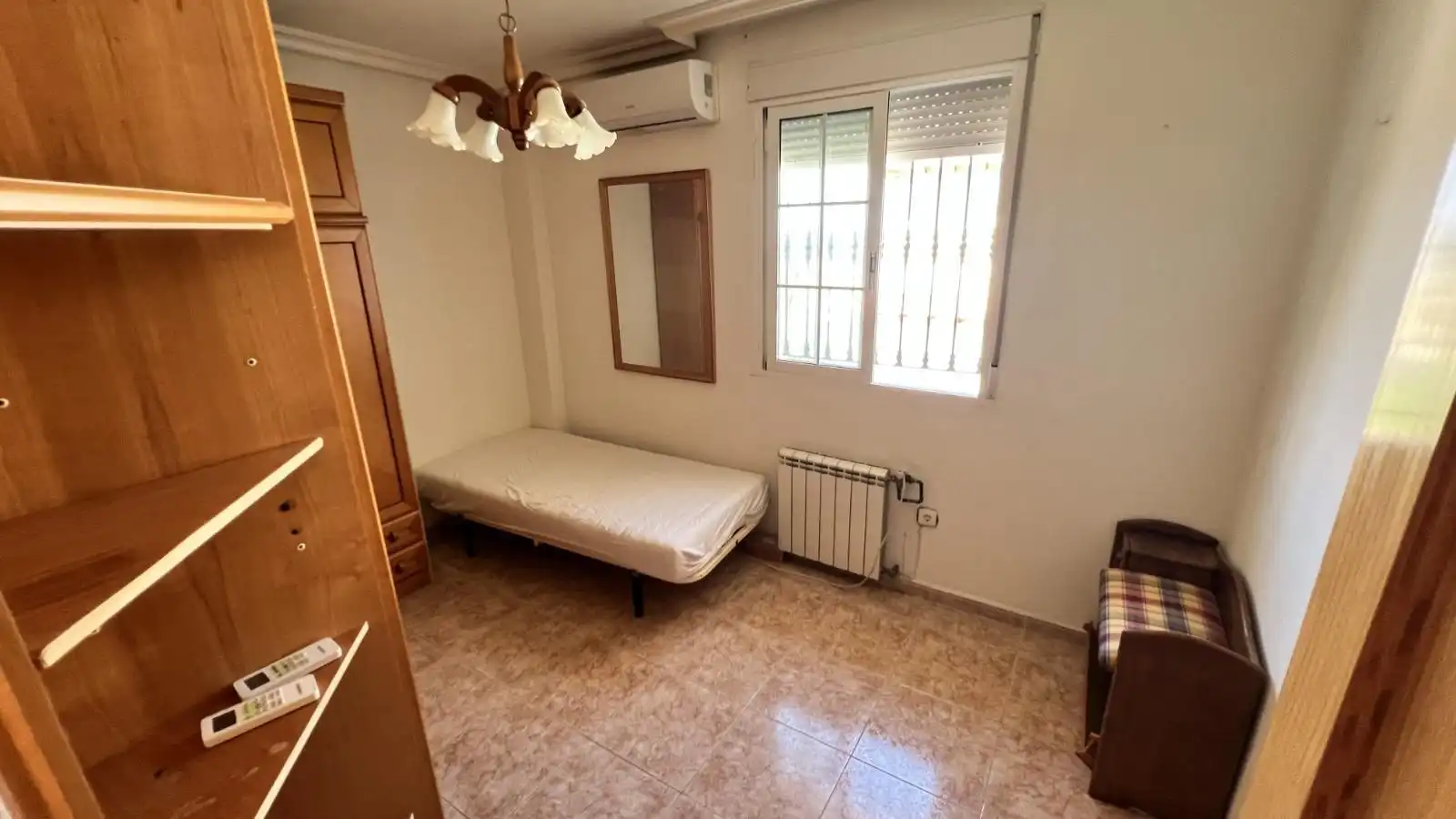 Habitación de Casa adosada en venta en Torrevieja con Aire acondicionado, Jardín privado y Terraza