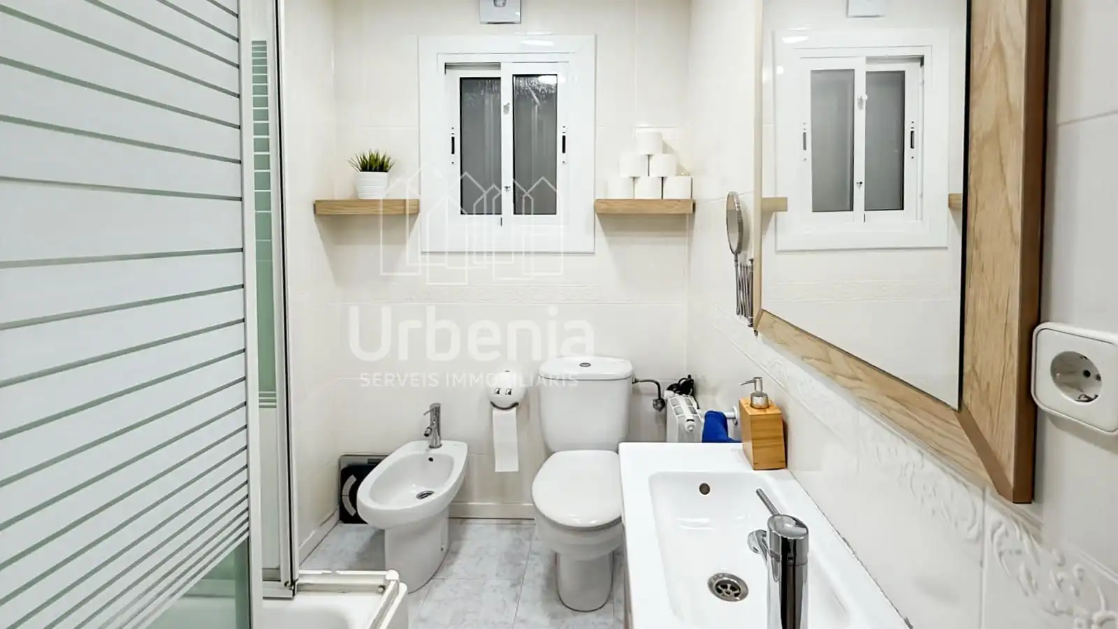 Bathroom of Flat for sale in Mataró  with Air Conditioner, Heating and Terrace
