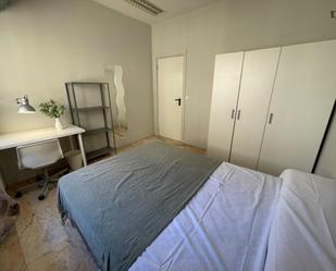 Bedroom of Apartment to share in  Sevilla Capital  with Air Conditioner