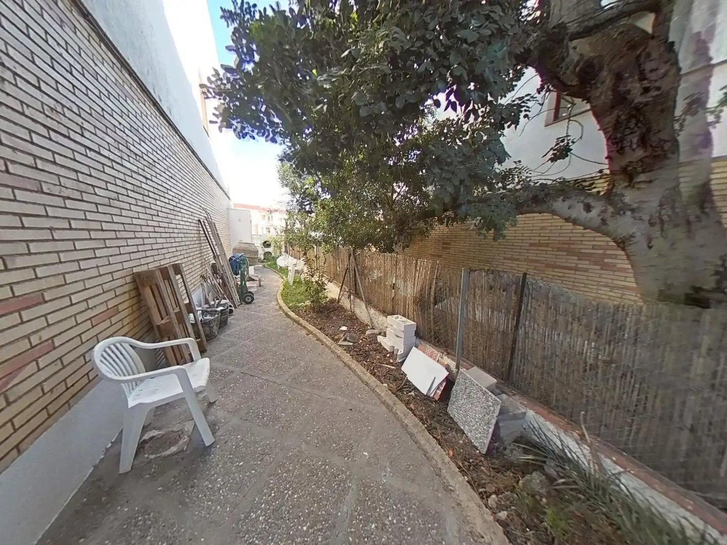 Außenansicht von Einfamilien-Reihenhaus zum Verkauf in El Vendrell mit Privatgarten und Parkett