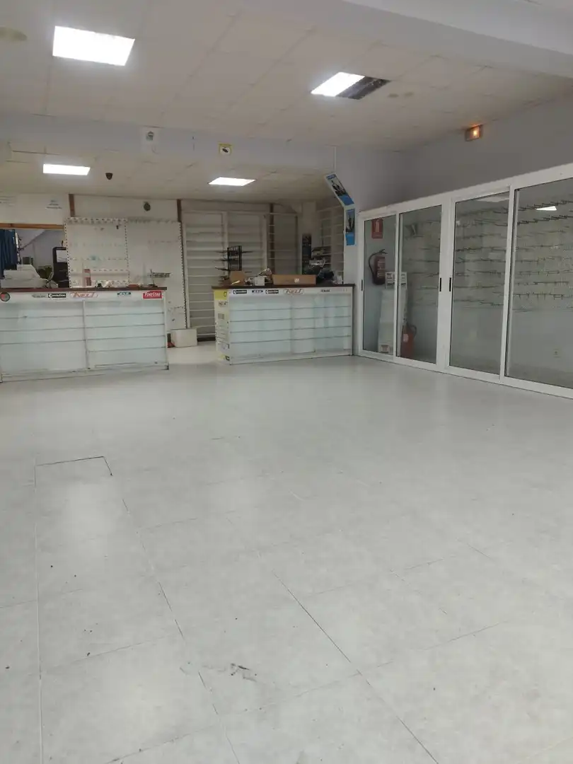 Local comercial en venta en Porta Nova, imagen 2