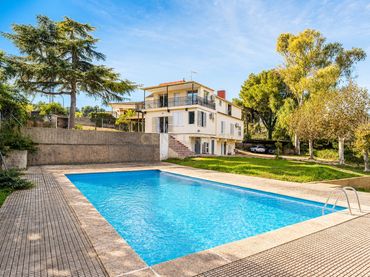 Villa mit Balkon zum Verkauf in REINES