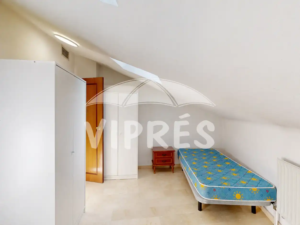 Habitación de Dúplex en venta en Cáceres con Trastero