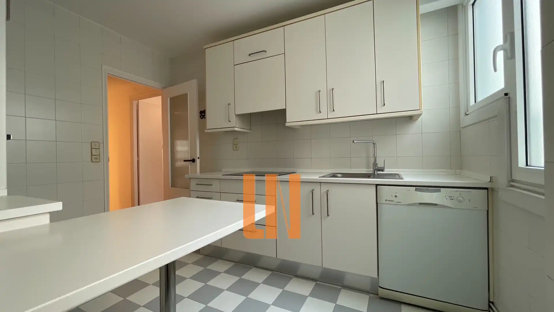Küche von Wohnung zur Miete in A Coruña Capital  mit Heizung, Parkett und Ofen