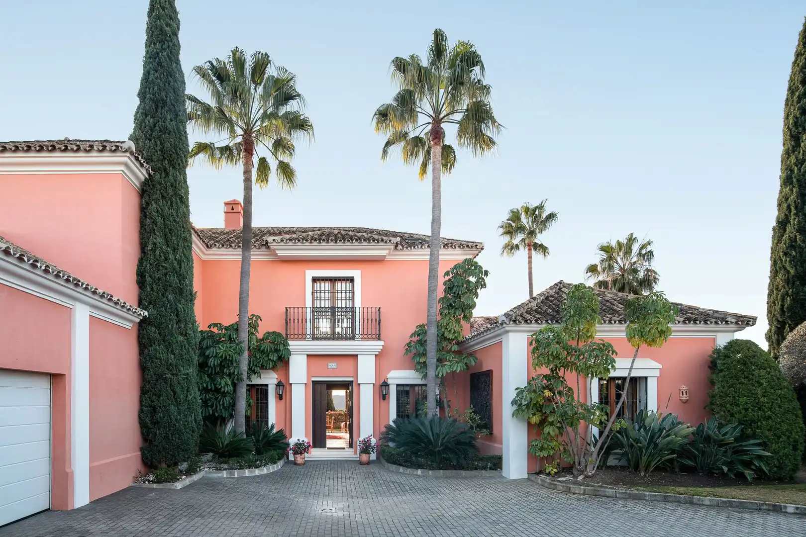 Vista exterior de Casa o chalet de alquiler en Estepona con Aire acondicionado, Jardín privado y Terraza