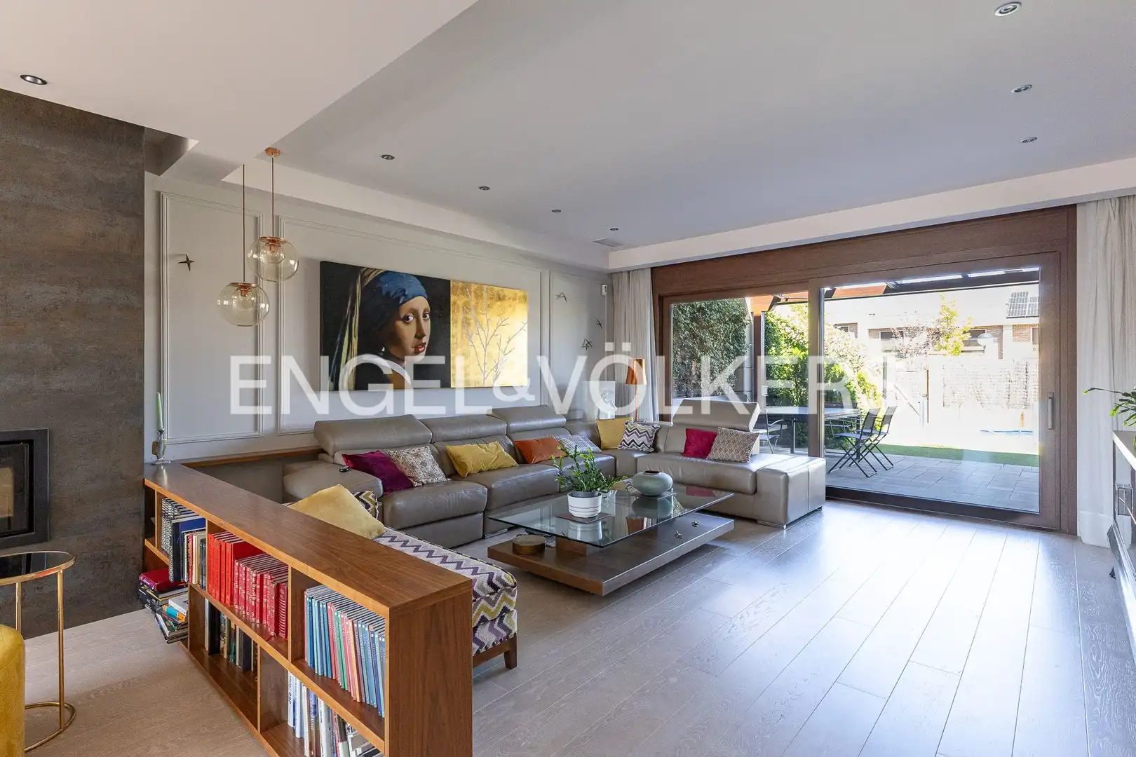 Wohnzimmer von Einfamilien-Reihenhaus zum Verkauf in Majadahonda mit Klimaanlage, Heizung und Privatgarten