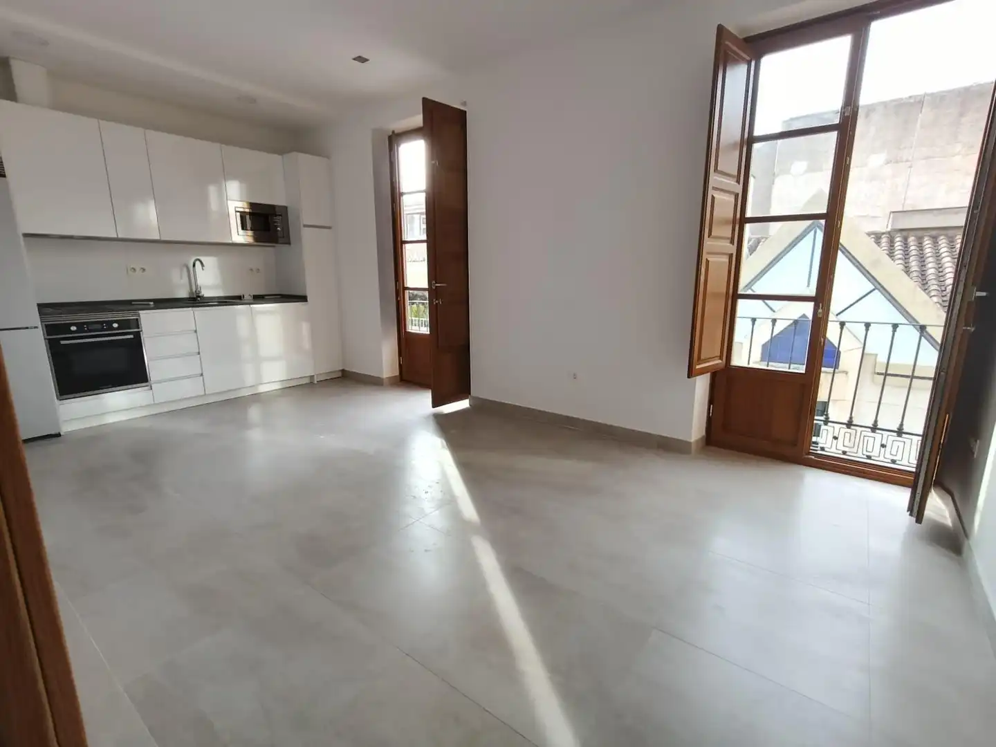 Cuina de Pis de lloguer en Granada amb Aire condicionat, Calefacció i Balcó