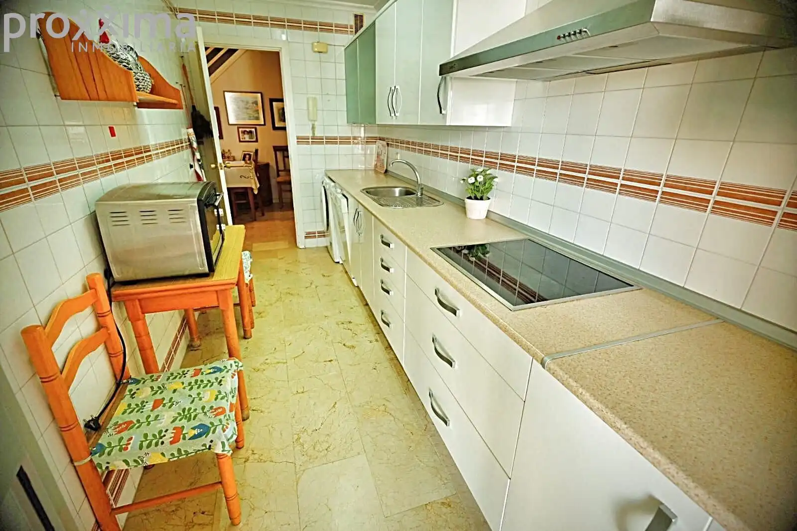 Cocina de Piso en venta en Sevilla con Jardín privado, Terraza y Trastero