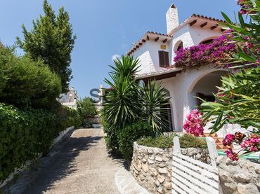 House with balcony for sale in calle Núria 11