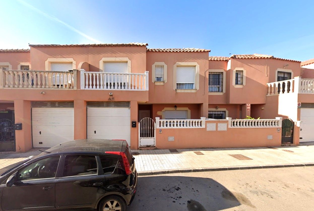 Vista exterior de Casa o xalet en venda en  Almería Capital