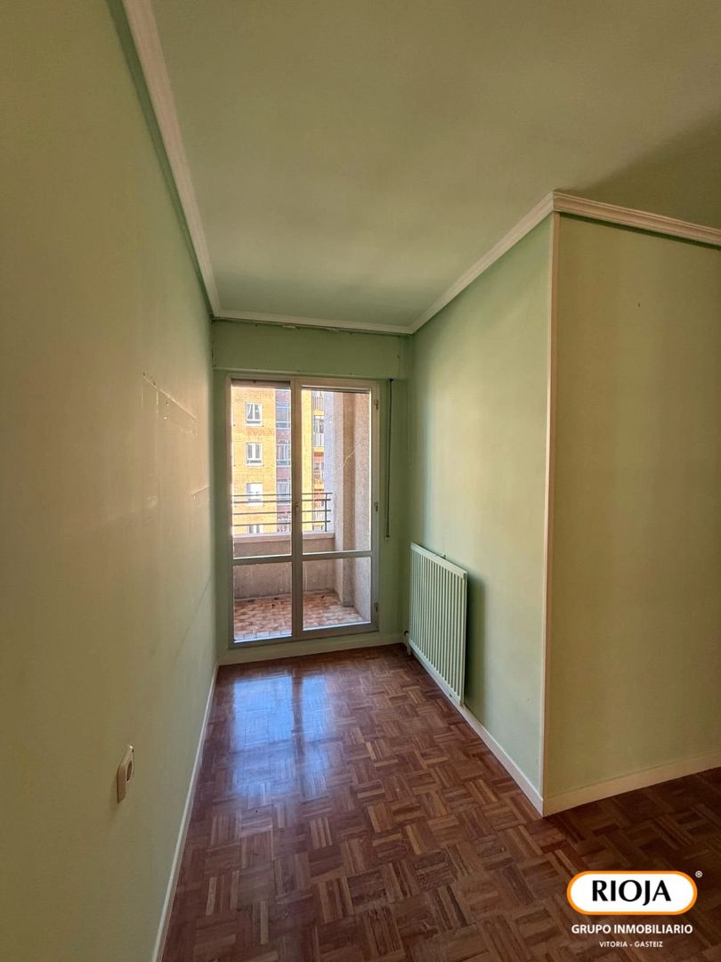 Bedroom of Flat for sale in Vitoria - Gasteiz  with Heating, Terrace and Storage room