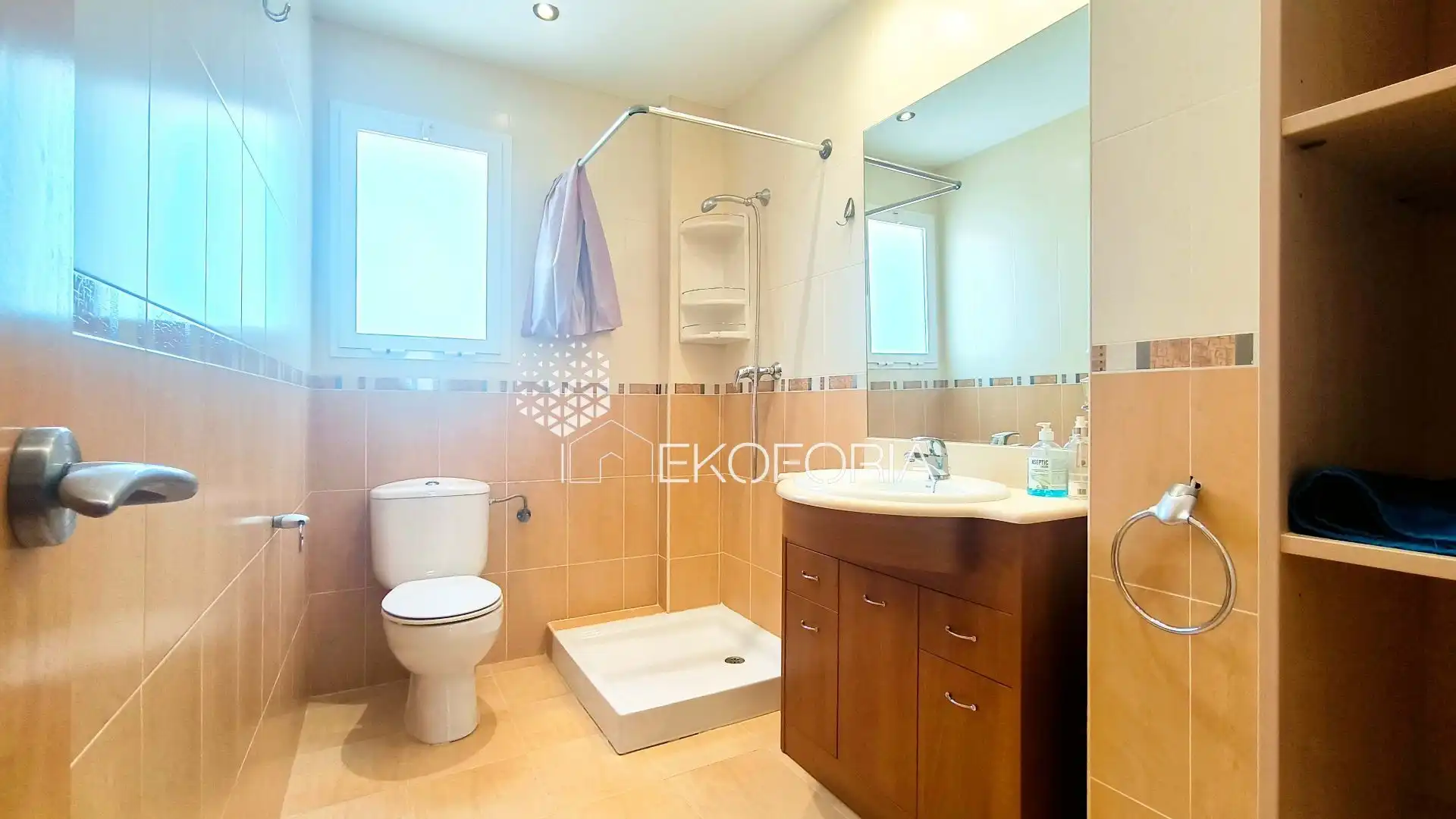 Baño de Casa adosada en venta en Beneixida con Aire acondicionado, Calefacción y Jardín privado