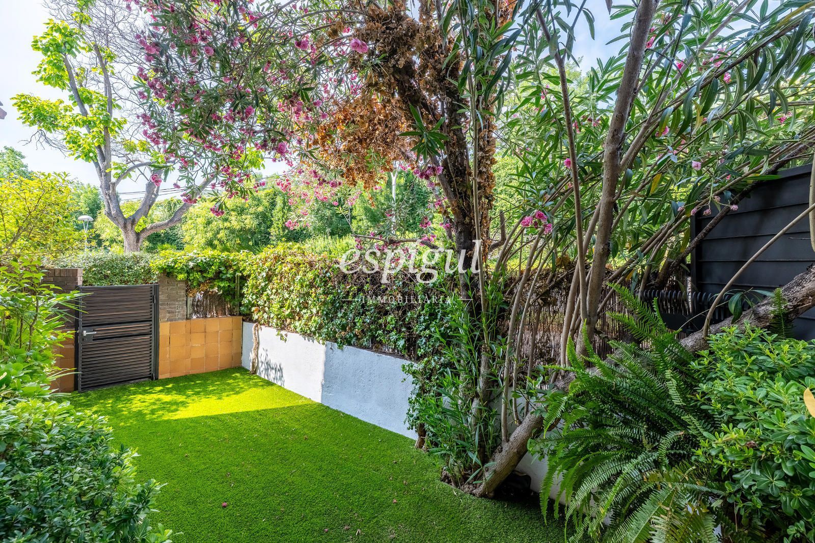 Garden of Single-family semi-detached for sale in Sant Cugat del Vallès  with Air Conditioner, Heating and Parquet flooring