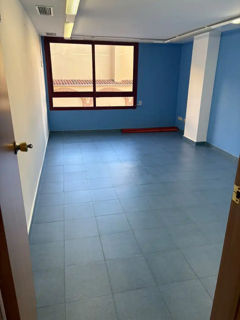 Geschaftsraum zur Miete in Casco Antiguo