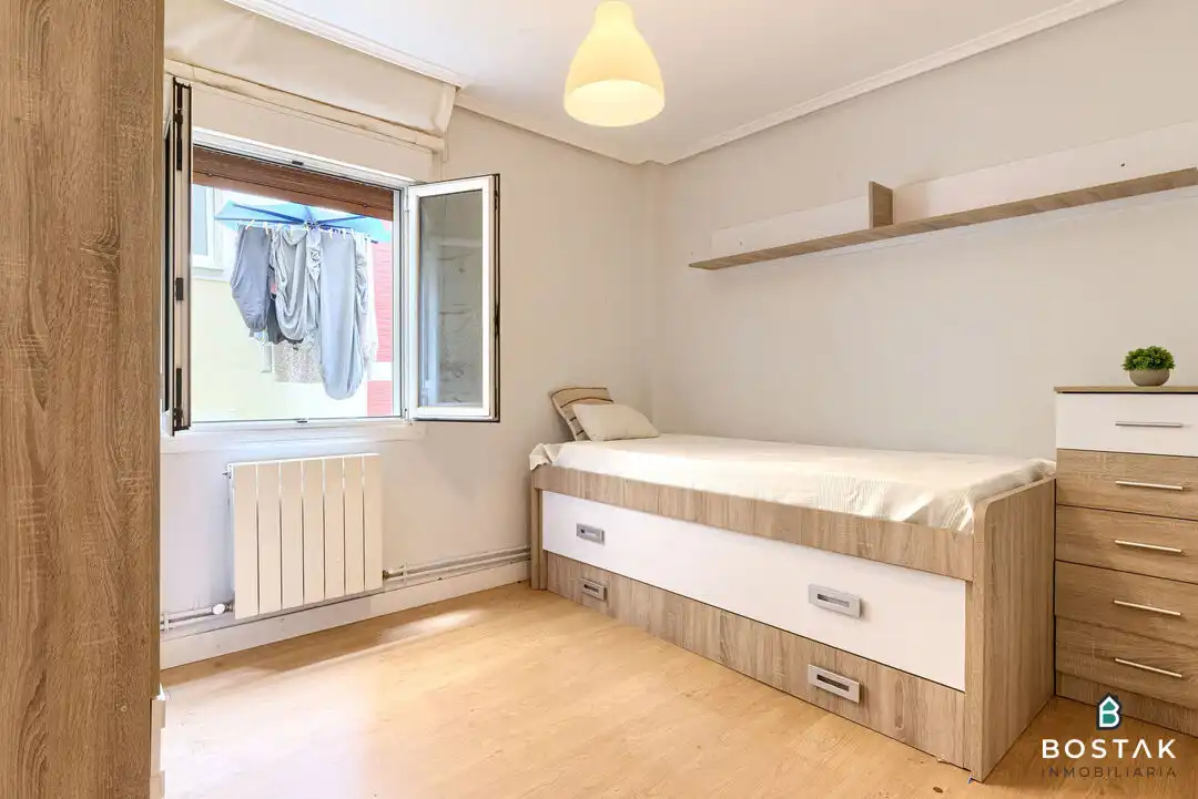 Bedroom of Flat for sale in Bilbao   with Heating