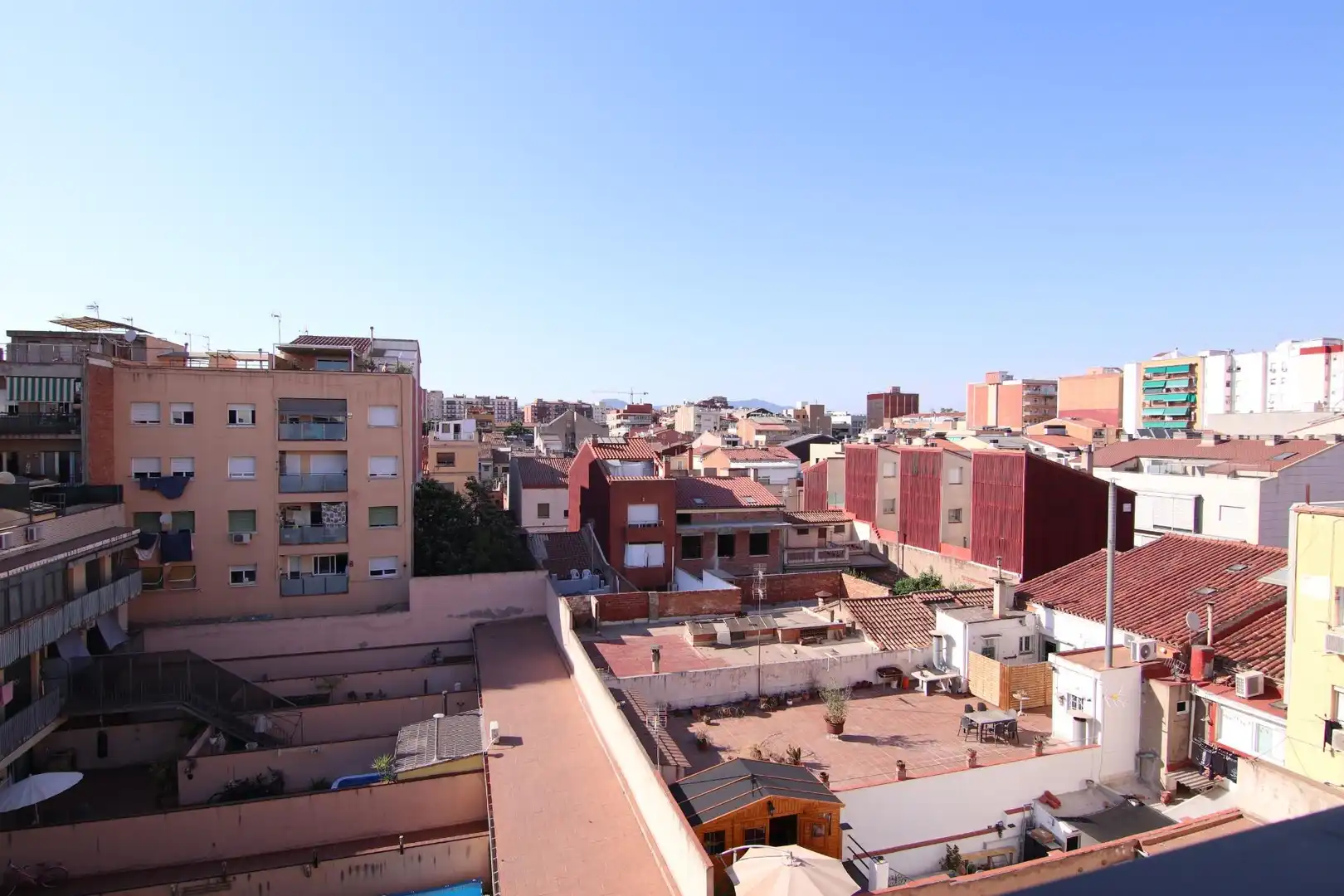 Außenansicht von Wohnung zur Miete in Sabadell mit Klimaanlage, Heizung und Parkett