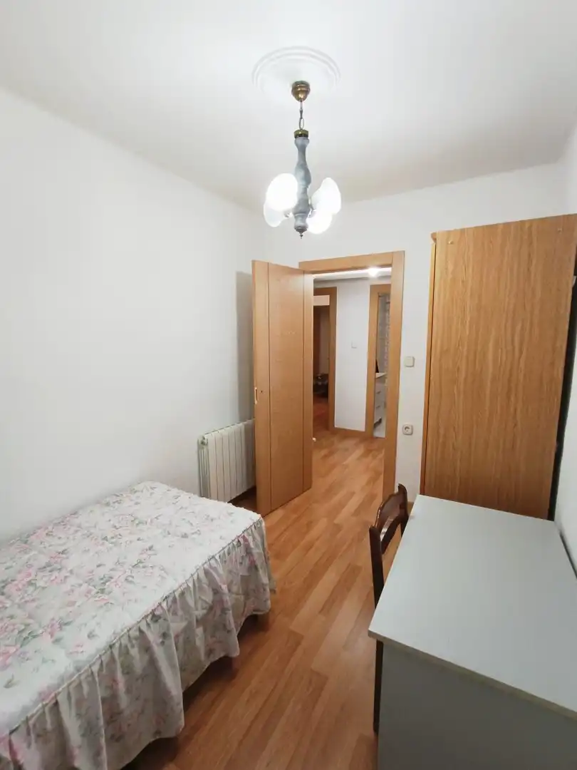 Schlafzimmer von Wohnung zur Miete in Cuenca mit Heizung, Terrasse und Möbliert