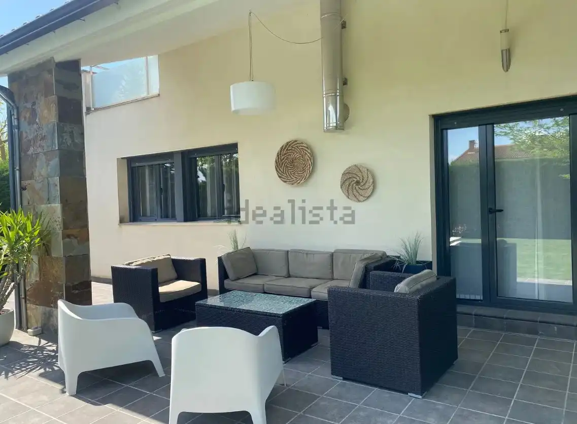 Terrassa de Casa o xalet en venda en Arroyo de la Encomienda amb Calefacció, Jardí privat i Terrassa