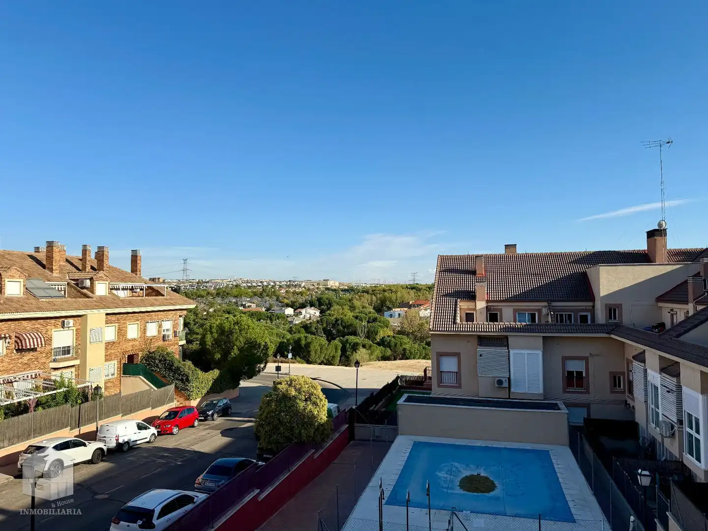 Vista exterior de Pis en venda en Arroyomolinos (Madrid) amb Calefacció, Jardí privat i Terrassa