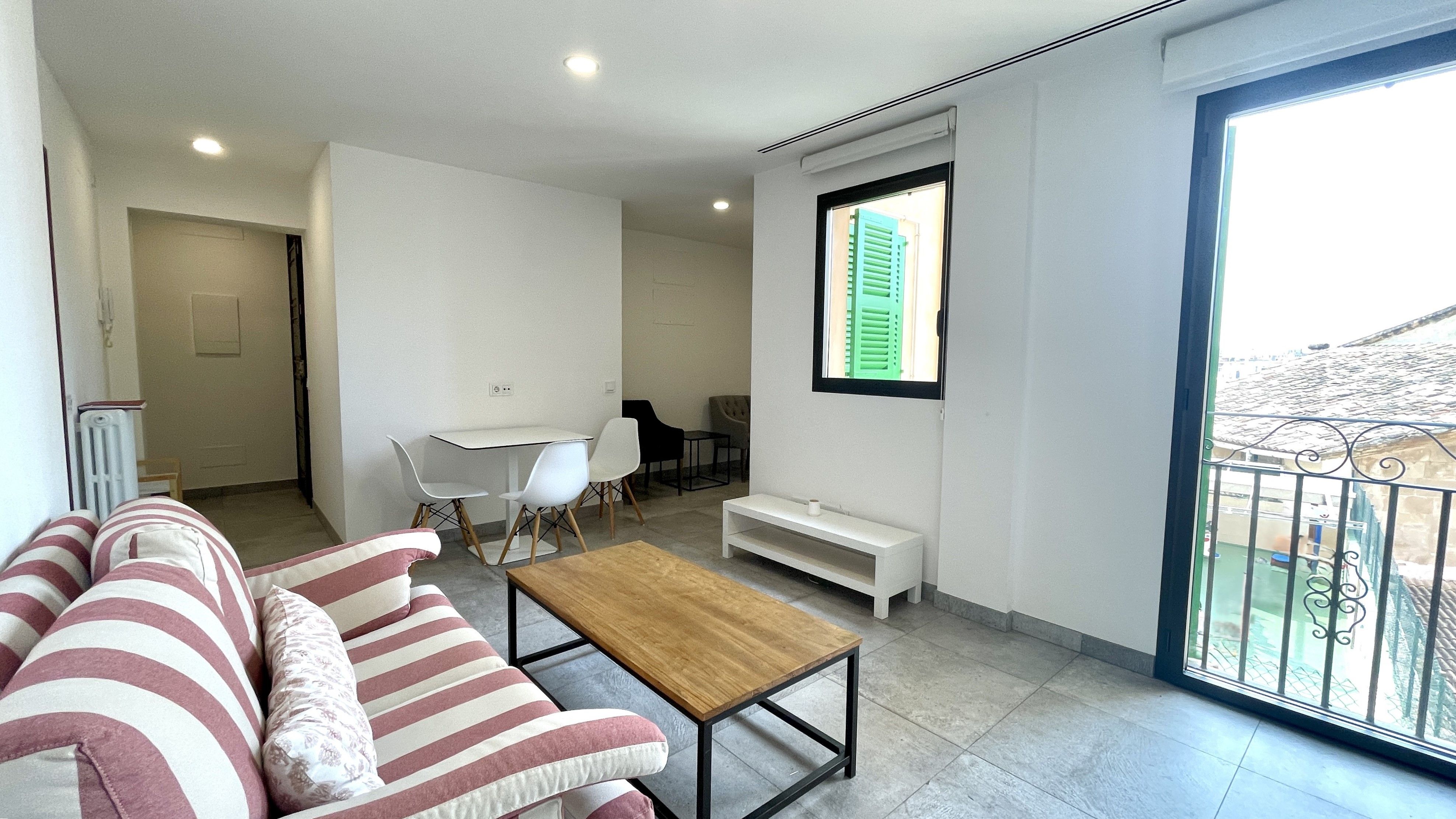 Sala d'estar de Apartament de lloguer en  Palma de Mallorca amb Aire condicionat i Moblat