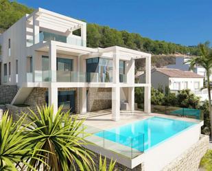 Vista exterior de Casa o xalet en venda en Calpe / Calp amb Aire condicionat, Terrassa i Piscina