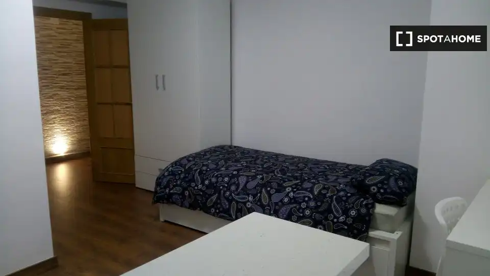 Wohnung mit Terrasse zur Miete in Quatre Carreres, imagen 4