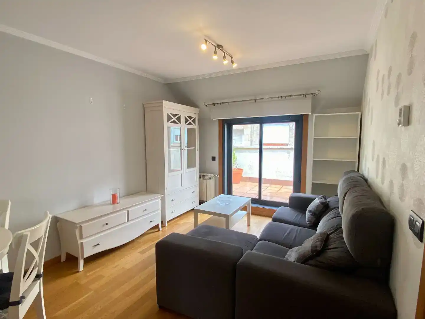 Living room of Flat for rent in Vigo   with Parquet flooring, Storage room and Furnished