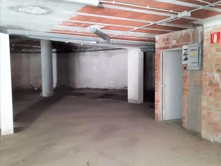 Garage zum Verkauf in Òdena mit Alarm