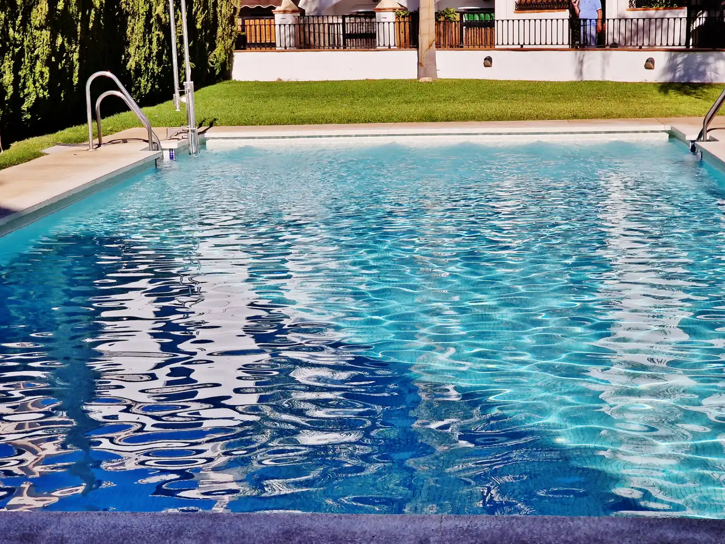 Piscina de Apartament en venda en Vélez de Benaudalla amb Moblat, Forn i Rentadora