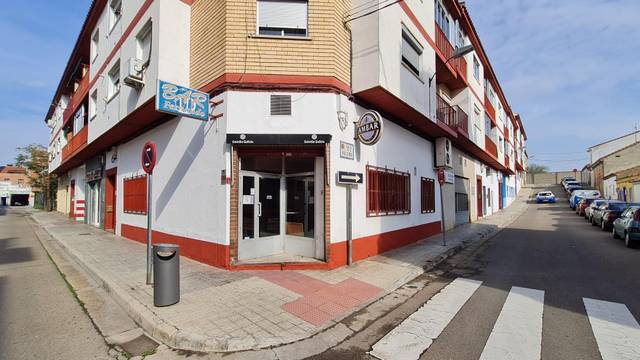 Local comercial en Venta en Miralbueno