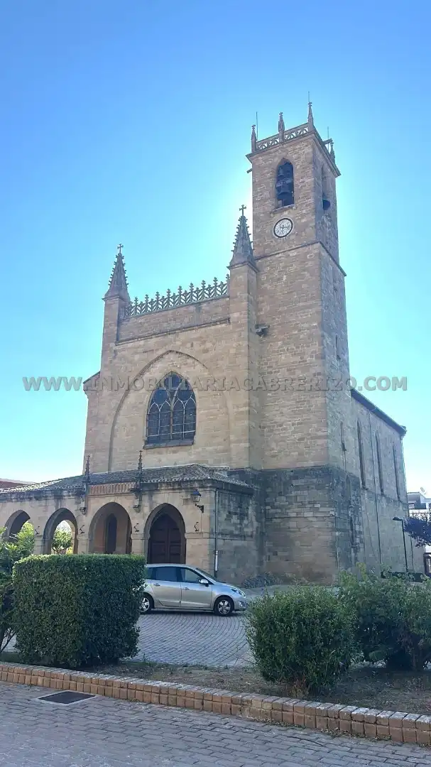 Vista exterior de Casa adosada en venda en Obanos amb Calefacció, Parquet i Terrassa