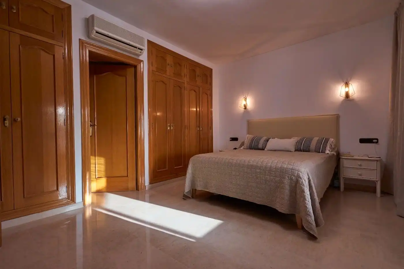 Habitación de Casa o chalet de alquiler en Dénia con Aire acondicionado, Jardín privado y Terraza
