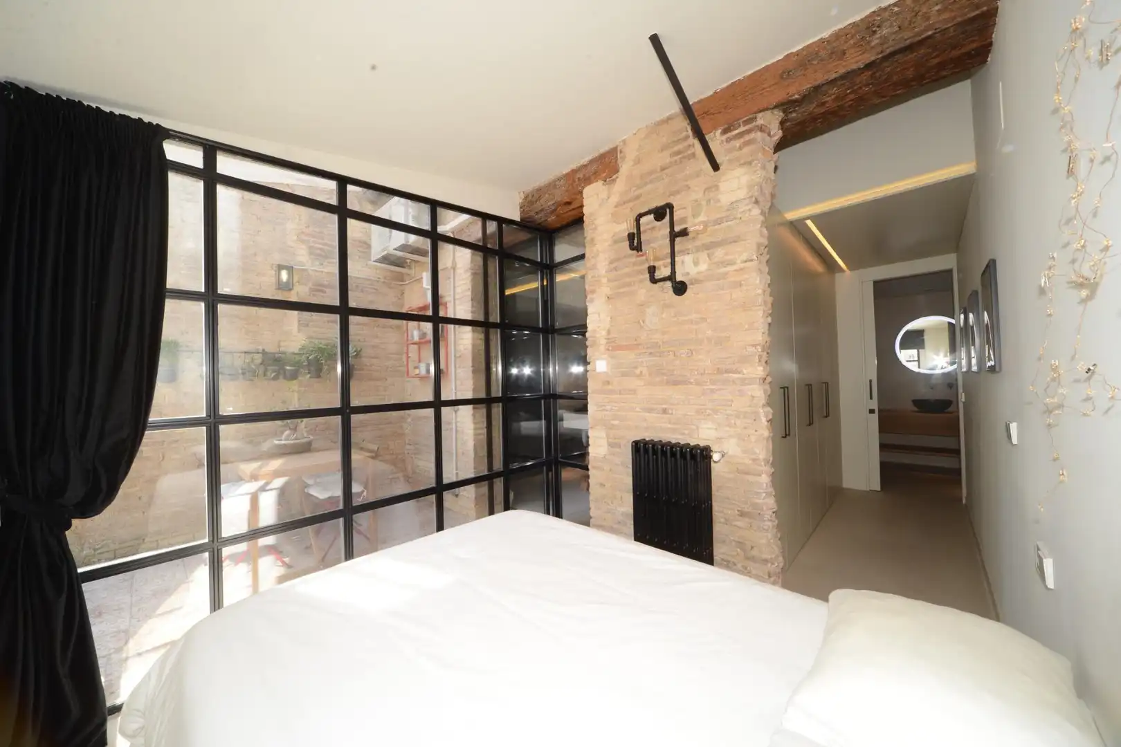 Bedroom of Attic for rent in Valencia  with Heating, Terrace and Storage room