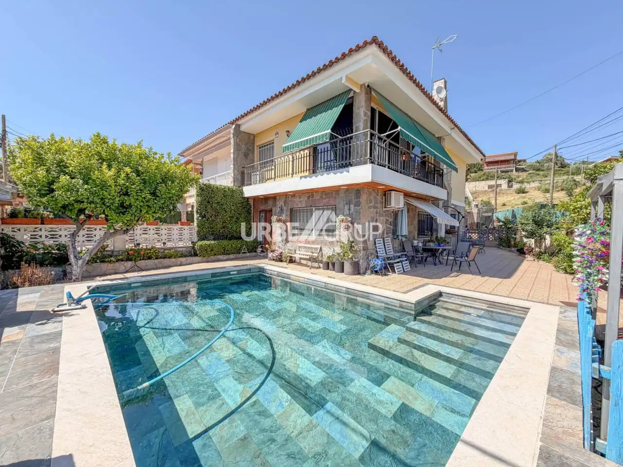 Exterior view of Detached homes for sale in Abrera  with Air Conditioner, Heating and Private garden