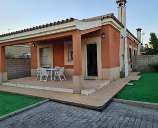 Vista exterior de Casa o xalet en venda en El Puerto de Santa María amb Jardí privat