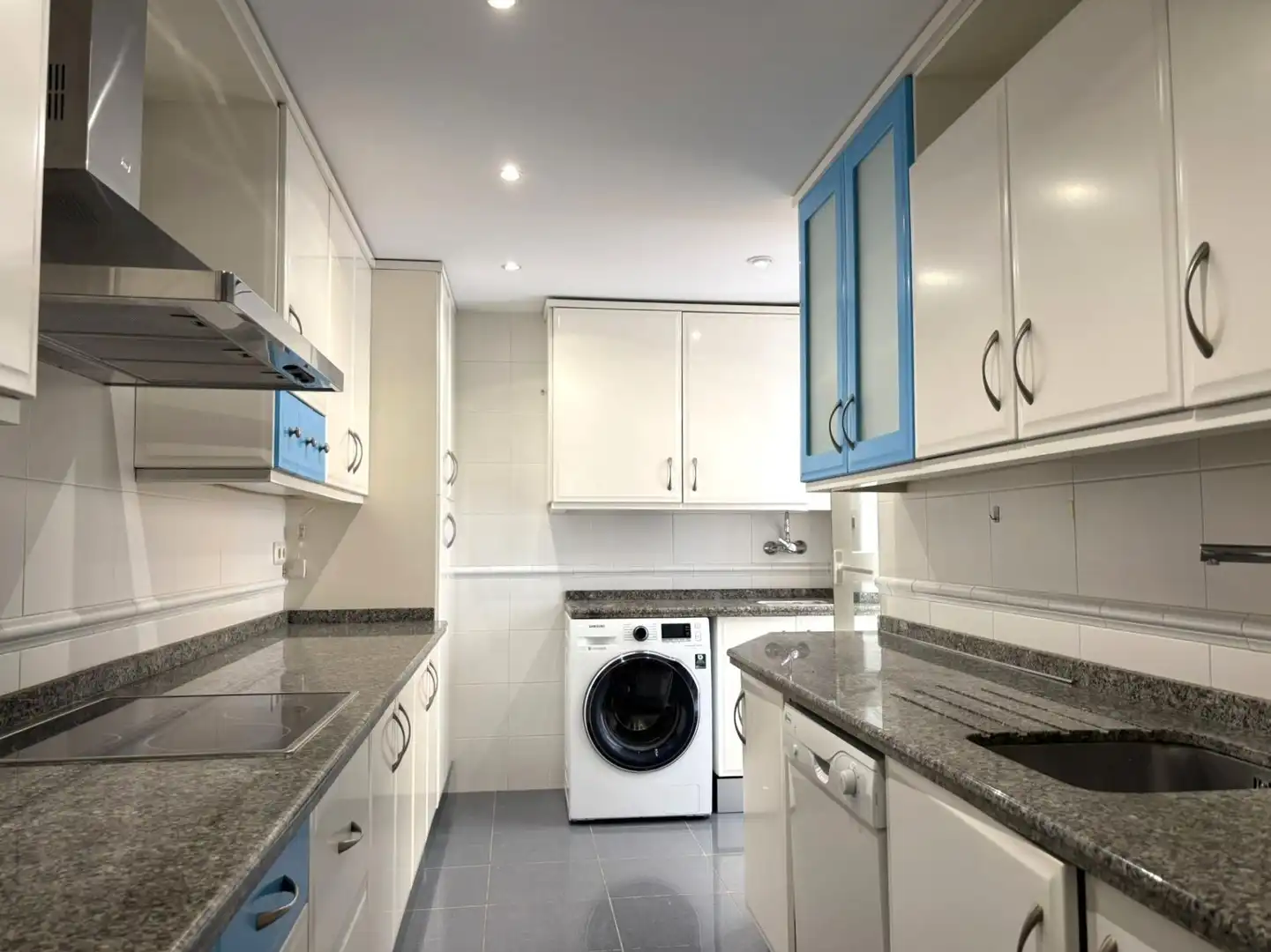 Cocina de Apartamento de alquiler en Marbella con Aire acondicionado, Terraza y Piscina comunitaria
