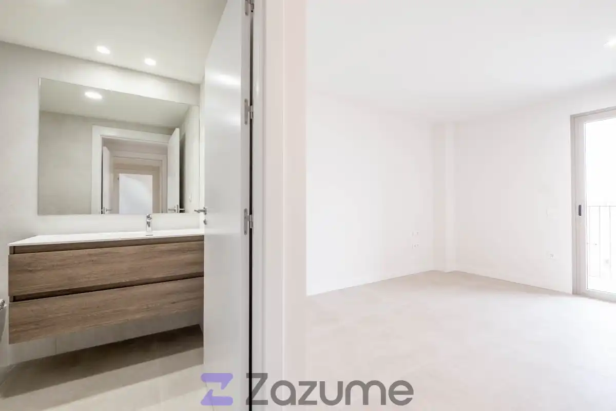 Badezimmer von Wohnung zur Miete in Zaragoza mit Klimaanlage, Heizung und Terrasse