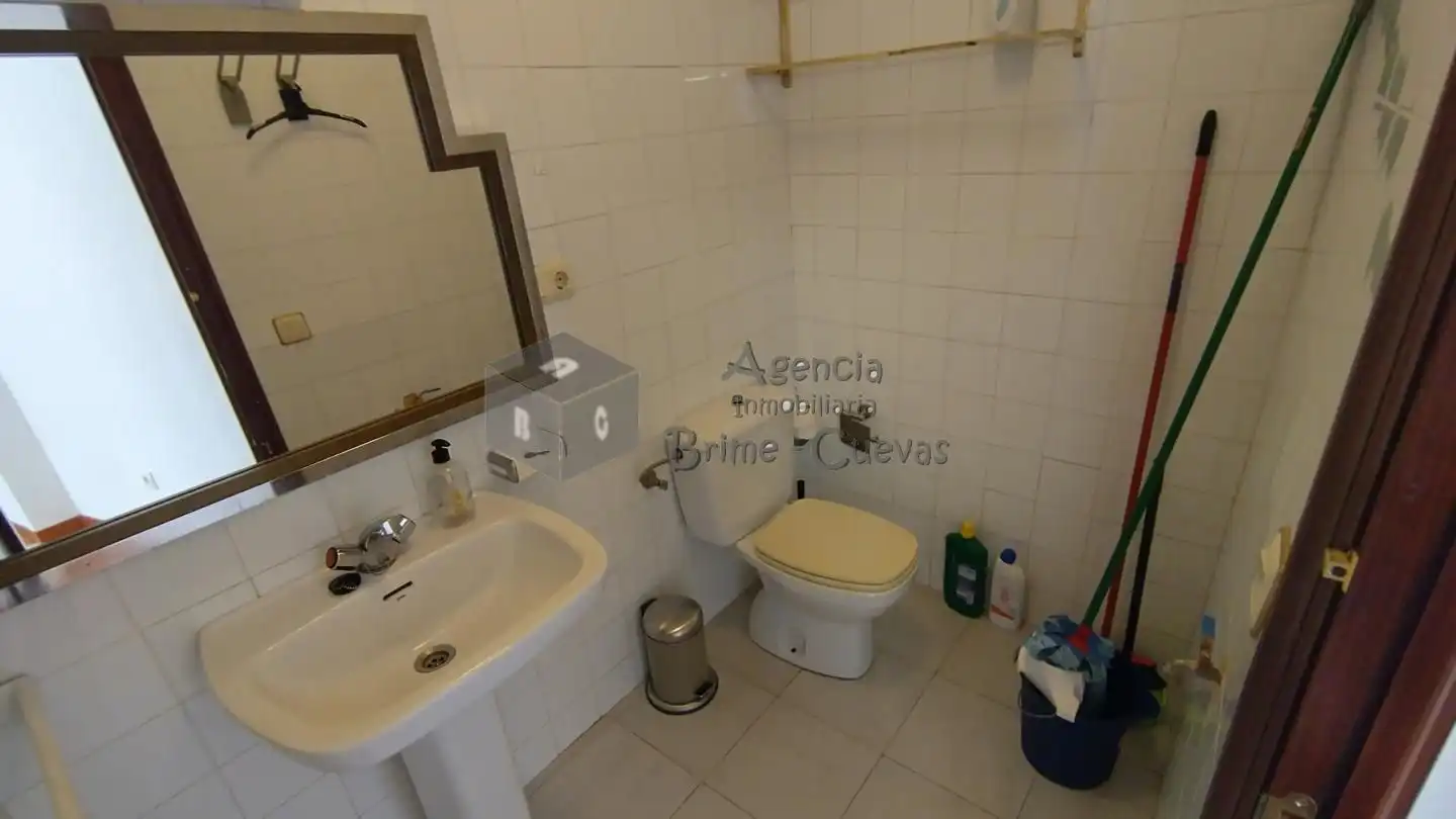 Bany de Local de lloguer en Gijón 