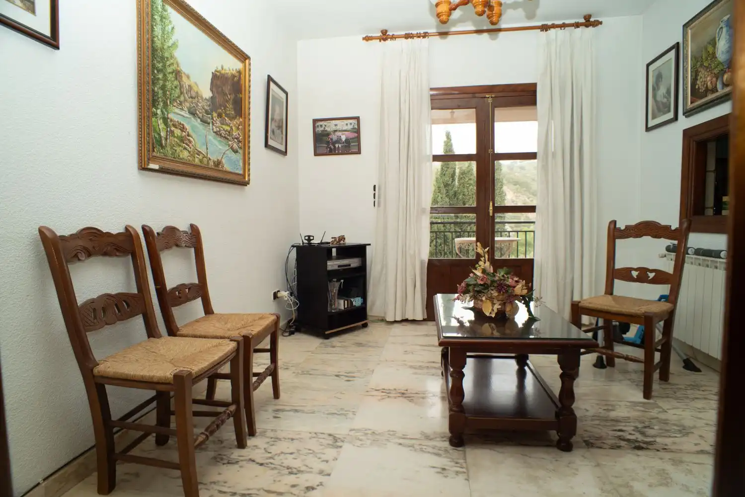 Sala d'estar de Casa o xalet en venda en Loja amb Jardí privat, Terrassa i Piscina